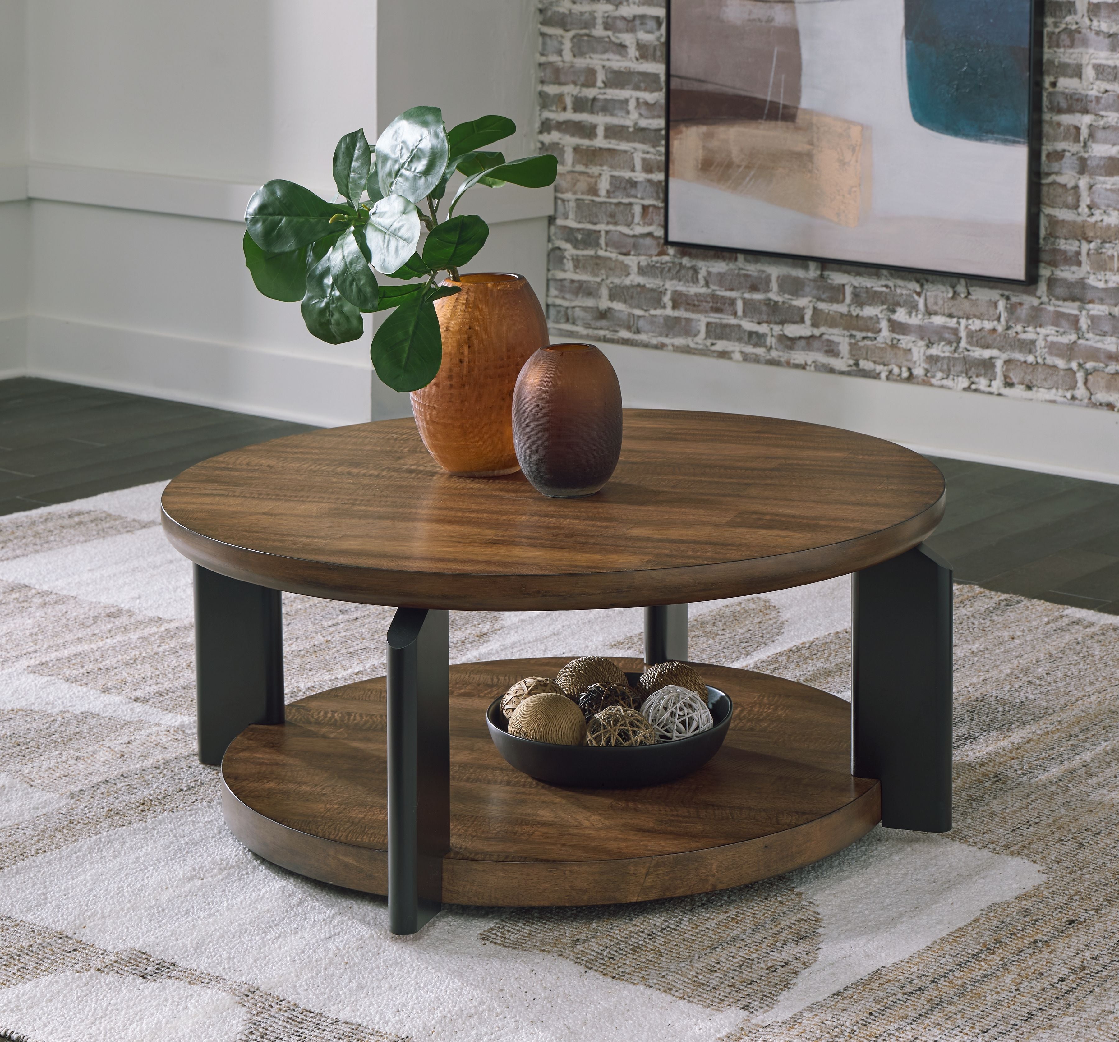 Kraeburn - Round Cocktail Table - Brown / Black