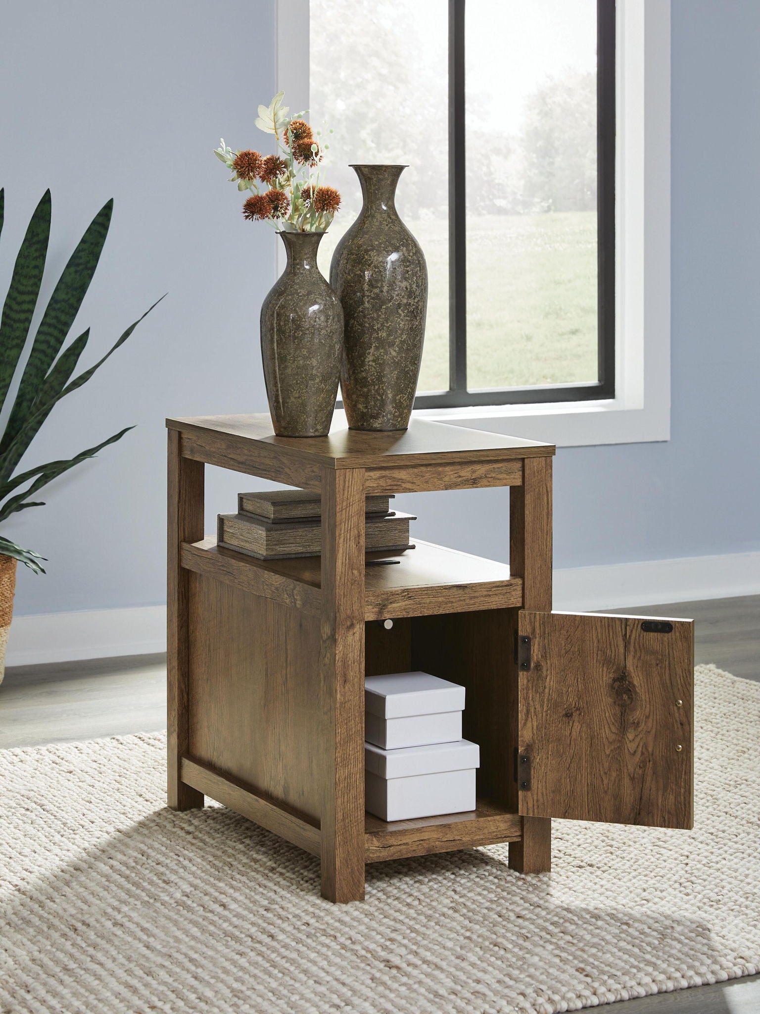 Fendenmore - Chair Side End Table