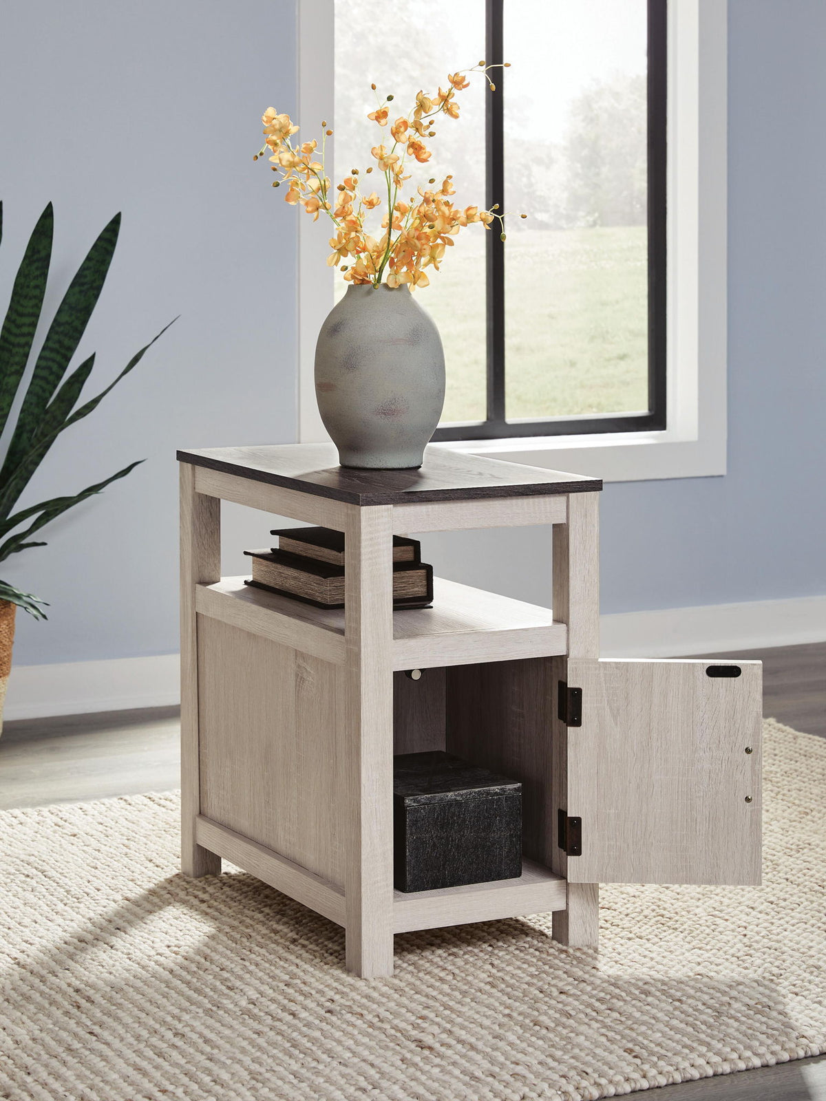 Fendenmore - Chair Side End Table