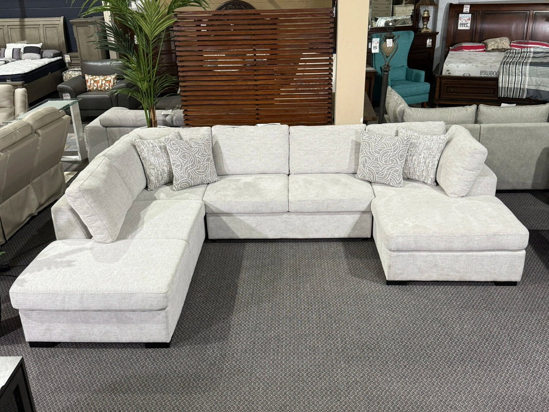 Noah Large Sectional with Pull Out