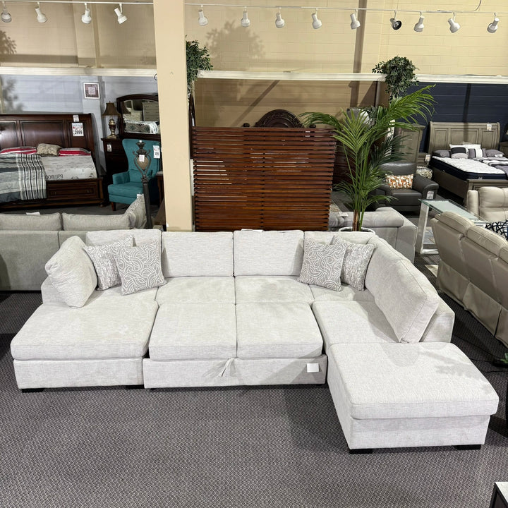 Noah Large Sectional with Pull Out