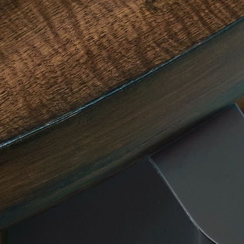 Kraeburn - Round Cocktail Table - Brown / Black