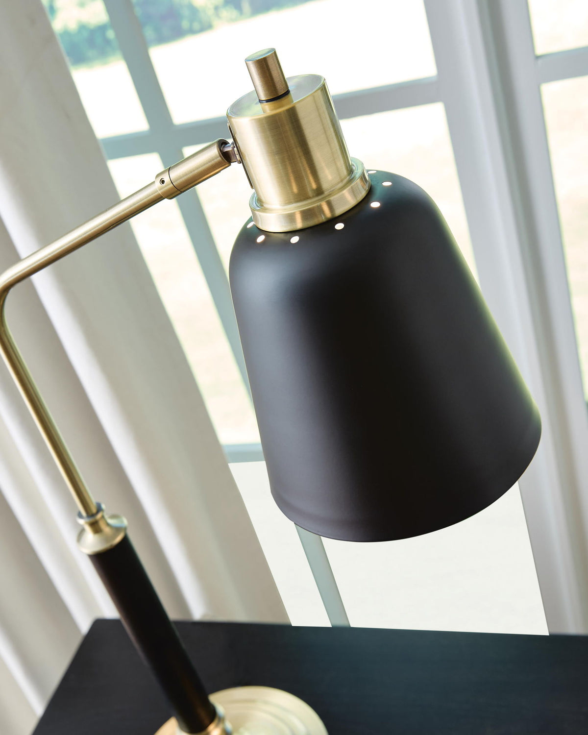 Clairwell - Metal Lamp