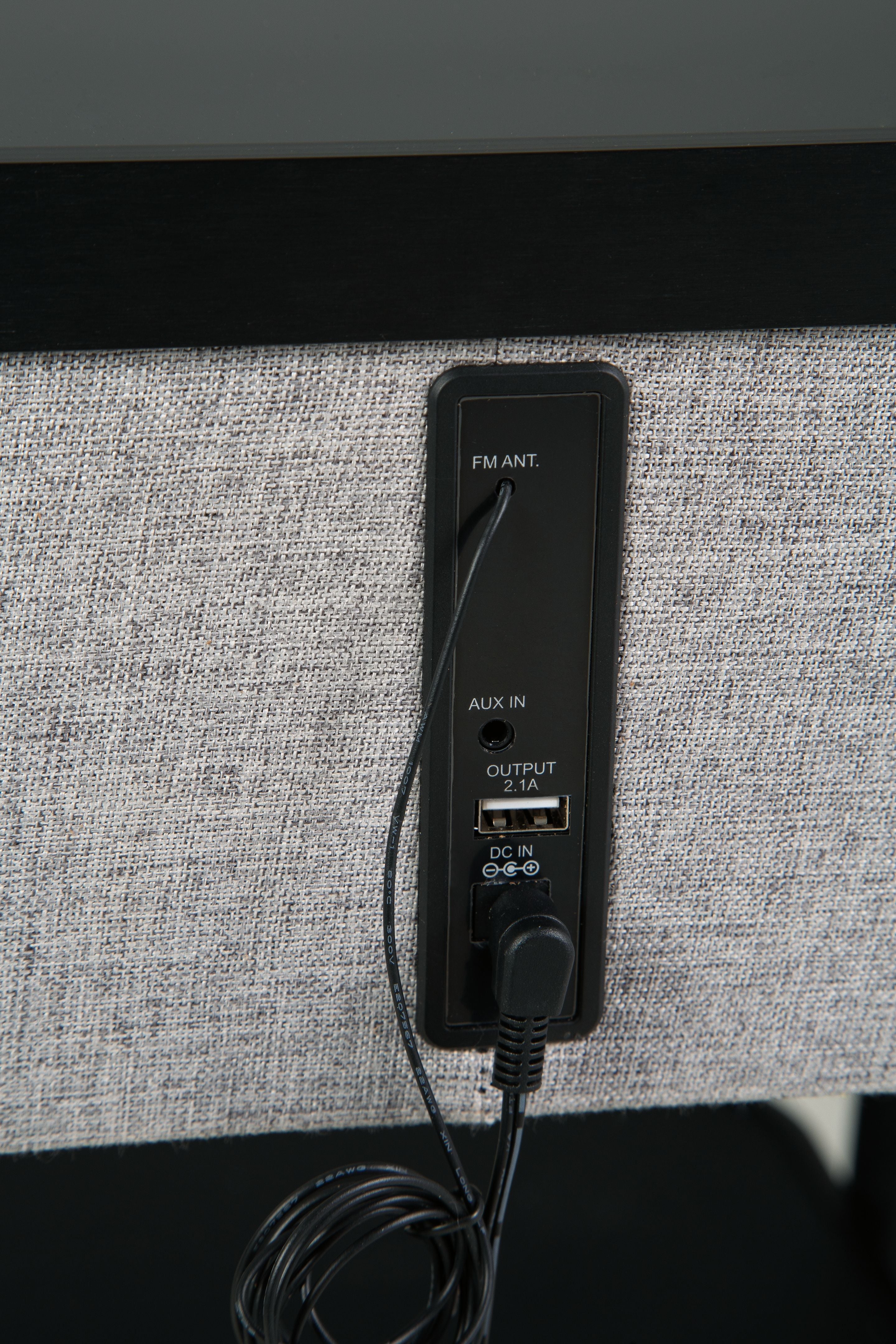 Jorvalee - Accent Table with Speaker - Gray / Black