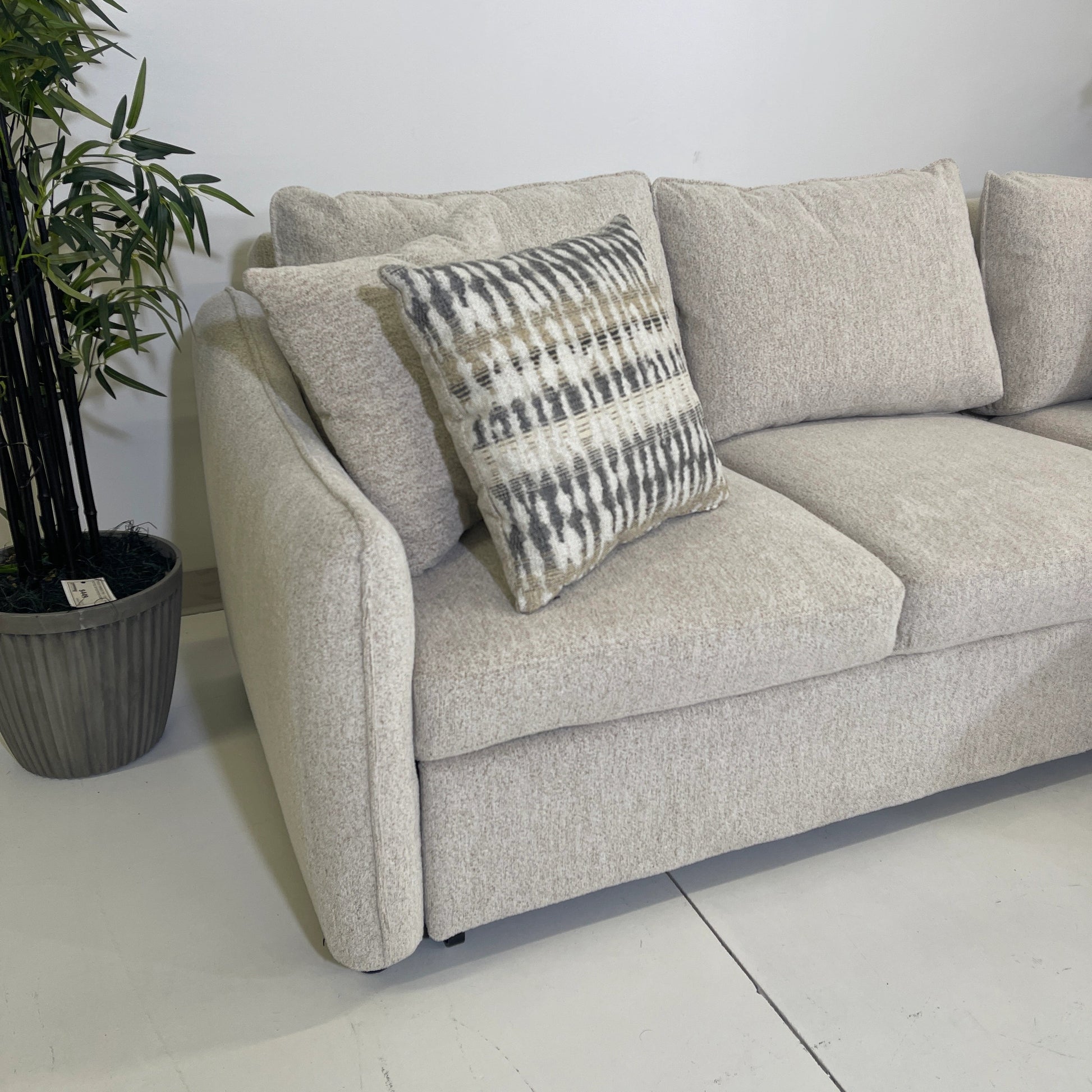 sectional arm detail curved with knife edge design