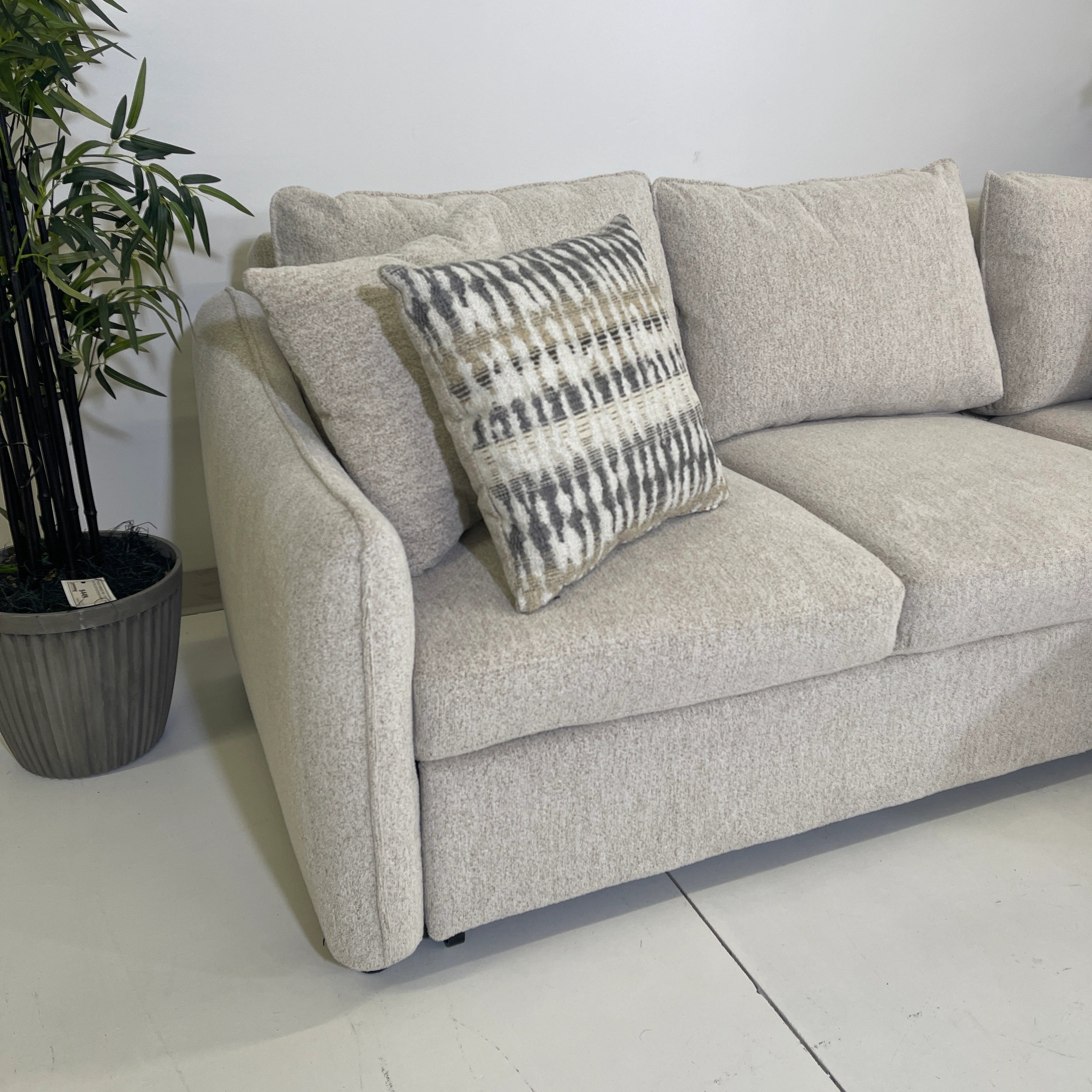 sectional arm detail curved with knife edge design