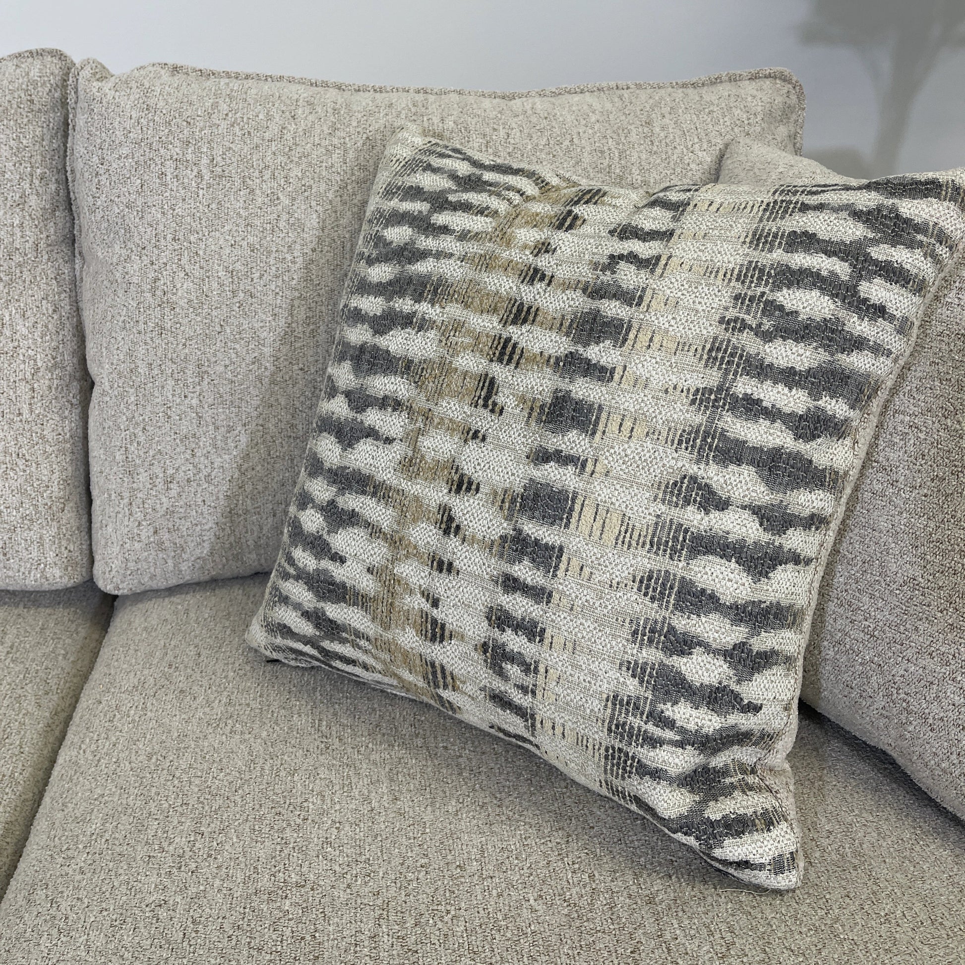 sectional toss pillow detail, interior design looks